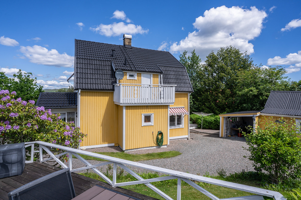 Unik fastighet som upplevs som en liten lantlig idyll mitt i centrala Bengtsfors!, bild 8