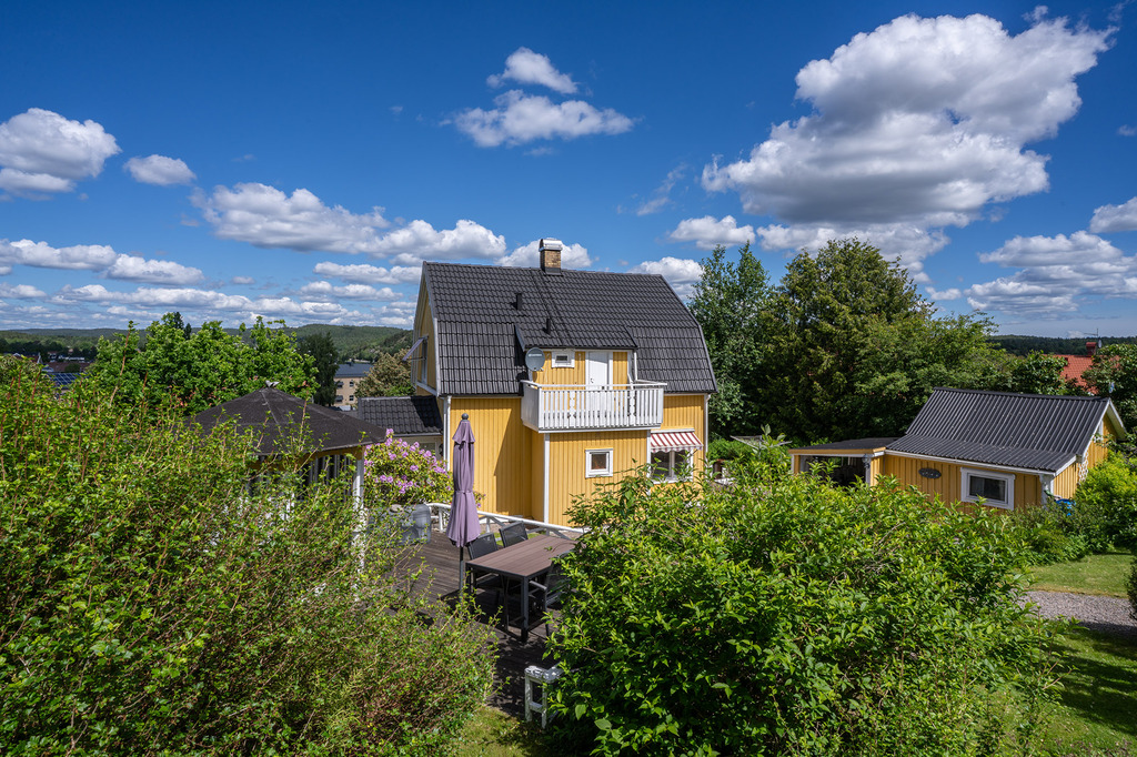 Unik fastighet som upplevs som en liten lantlig idyll mitt i centrala Bengtsfors!, bild 7