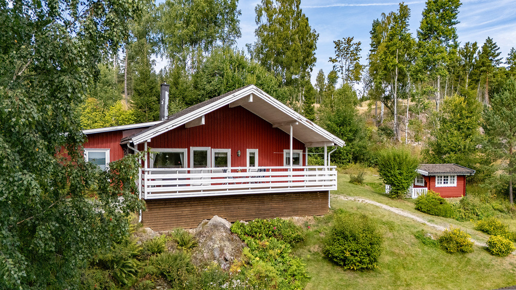 Sjönära fritidshus med rymd, bastu och gästhus!, bild 6