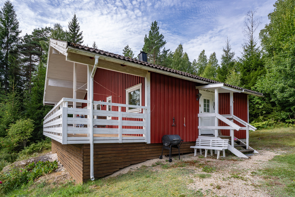 Sjönära fritidshus med rymd, bastu och gästhus!, bild 13