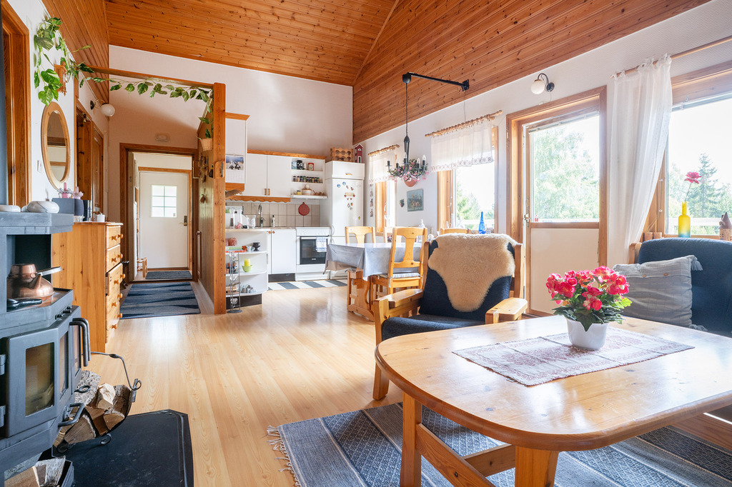 Sjönära fritidshus med rymd, bastu och gästhus!, bild 23