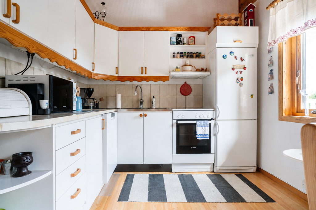 Sjönära fritidshus med rymd, bastu och gästhus!, bild 24