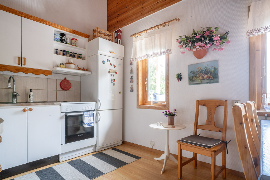 Sjönära fritidshus med rymd, bastu och gästhus!, bild 25