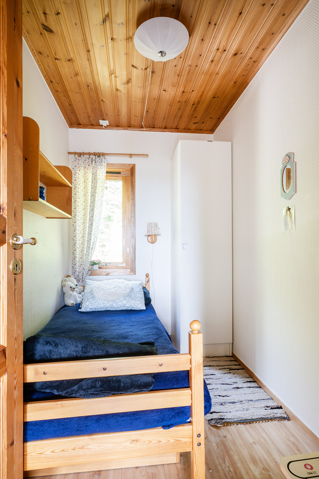 Sjönära fritidshus med rymd, bastu och gästhus!, bild 21
