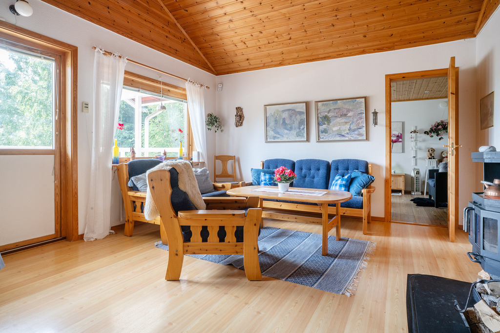 Sjönära fritidshus med rymd, bastu och gästhus!, bild 28