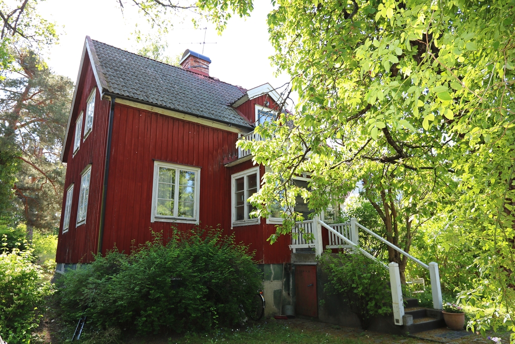 Huset sett från Slättgårdsvägen