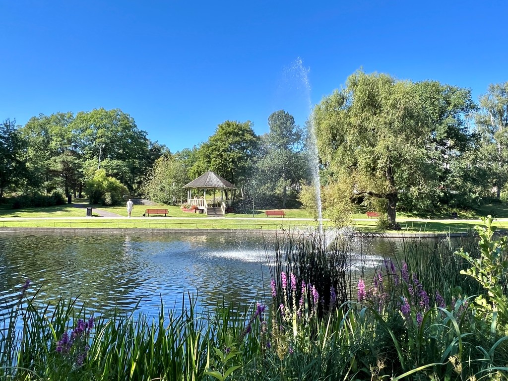 Långbro Park med lusthus