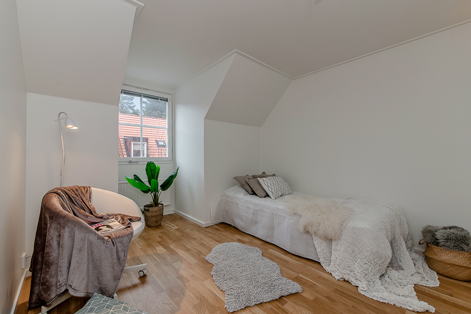 Sovrum över entrén