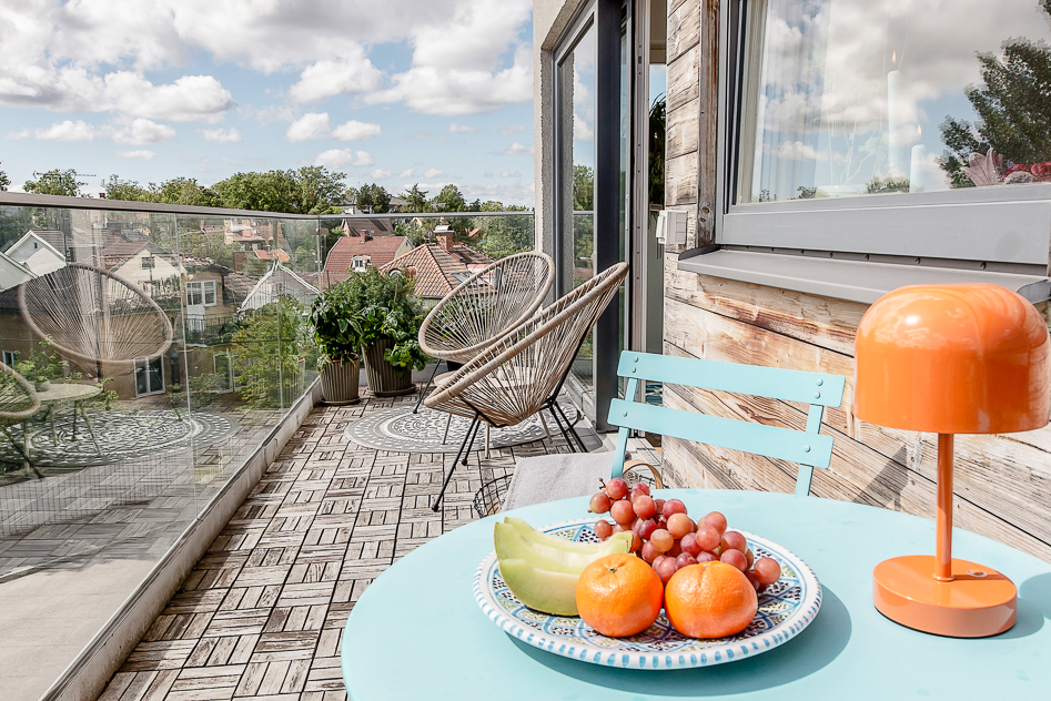 Stor balkong utanför vardagsrummet